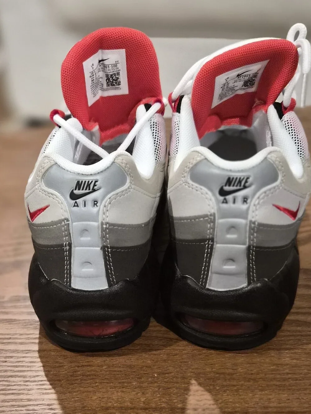 Never Worn Nike Mens Sz 7 Air Max Sneakers - White, Gray & Red